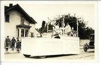 [Shoal Bay Tea Rooms parade float in an unknown location]