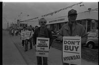 Building trades pickets at Metrotown Hyundai re: boycott