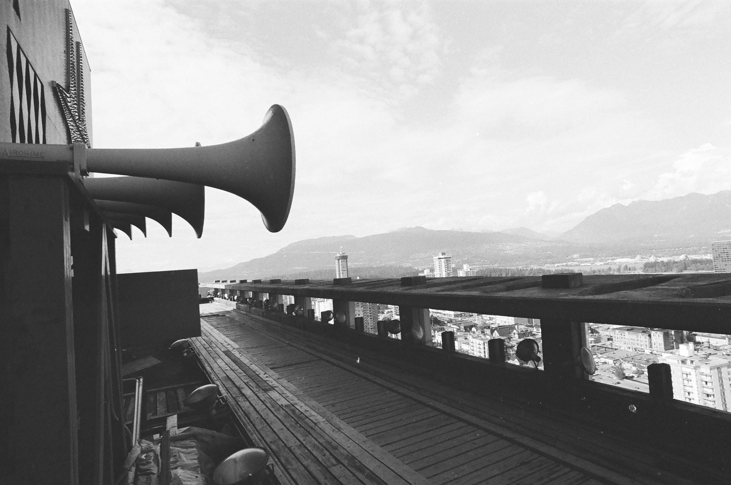 Soundscape Boat Horns, Boat Horns, under Lions Gate Bridge 6'55" (Van109A1)